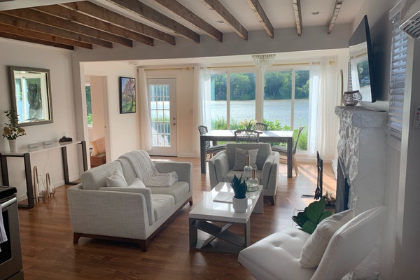 Télévision, cheminée