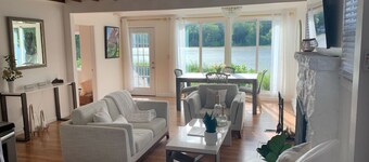 Lux Bungalow on Gorgeous Lake. Relax. Explore nearby towns. Ski. Kayak. Hike.