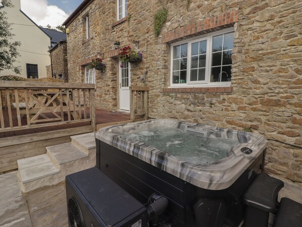 Cottage | Terrace/patio - The Granary (Kilgetty)