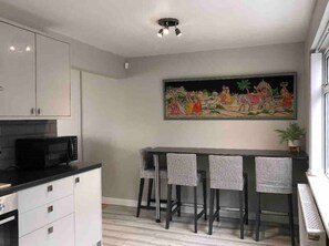 Fridge, microwave, oven, stovetop - Welsh Getaway Home 1 (10 mins to Bike Park Wales)
 (Merthyr Tydfil)