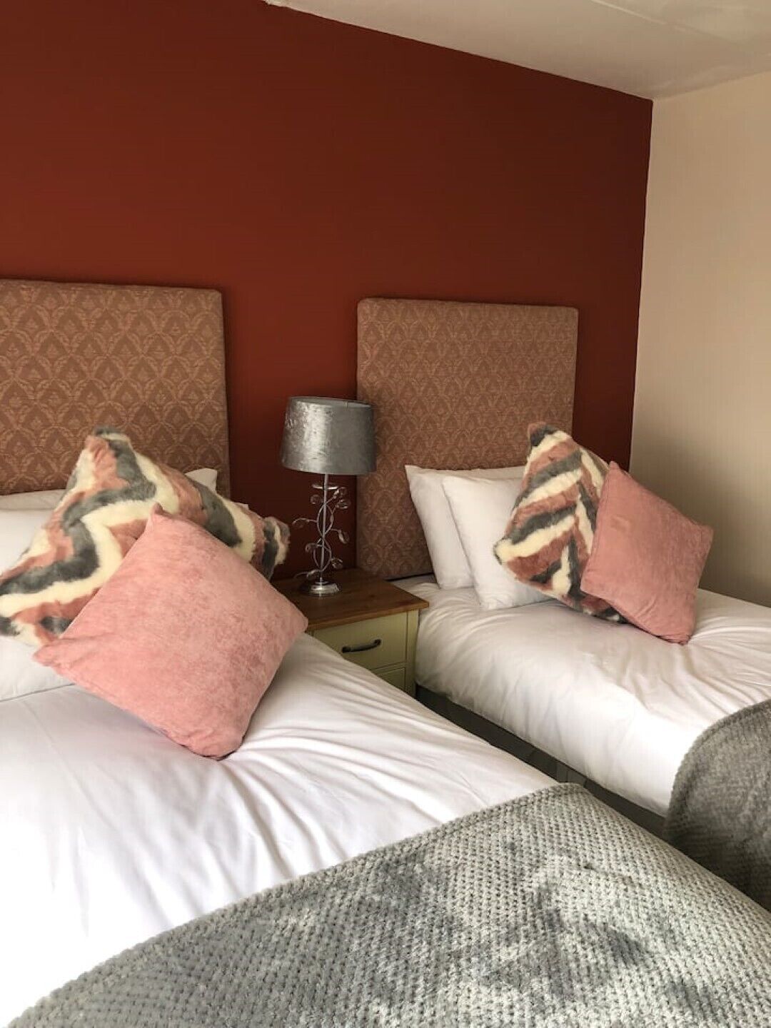 2 bedrooms, desk, iron/ironing board, travel crib