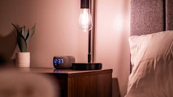 2 bedrooms, desk, iron/ironing board, travel crib