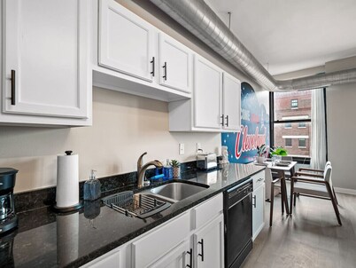 Cleveland Vibes: Modern 2 BDR Apartment Downtown
