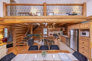 Interior - Sainte-Lucie Luxury, Chalet with Hot Tub, River & Sauna! (Sainte-Lucie-des-Laurentides)