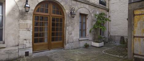 تفاصيل الفندق من الخارج