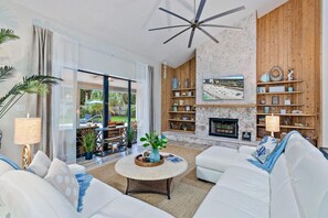 Smart TV, fireplace, stereo