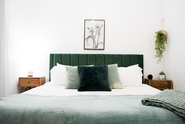 3 bedrooms, in-room safe, desk, iron/ironing board