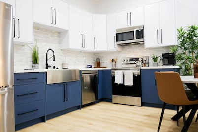 Modern 3BR Urban Oasis 🌿 Close to SF & Oakland Ballers 🏟️