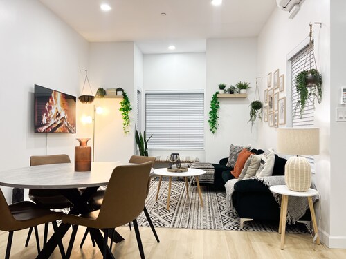 Modern 3BR Urban Oasis 🌿 Close to SF & Oakland Ballers 🏟️