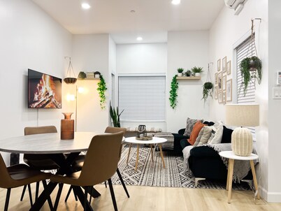 Modern 3BR Urban Oasis 🌿 Close to SF & Oakland Ballers 🏟️