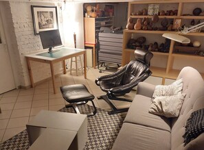 Smart TV, DVD player, books, music library