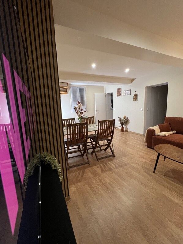 Smart TV - Duplex Familial en Bord de Mer, du Port et du Casino (Dieppe)