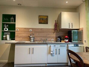 Microonde, forno, piano cottura, lavastoviglie