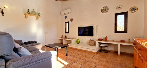 TV - Finca con piscina rodeada de naturaleza (Sencelles)