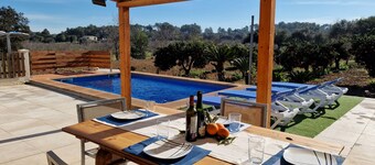 Finca con piscina rodeada de naturaleza