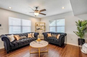 Smart TV - 2 Unit Private Duplex, Sleeps 12 (Houston)