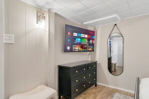 5 Schlafzimmer, Schreibtisch, Reisekinderbett, kostenloses WLAN
