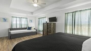 4 chambres, bureau, fer et planche Ă repasser, lit parapluie