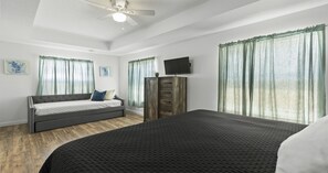 4 bedrooms, desk, iron/ironing board, travel crib - Sunset & Sand Retreat: Heated Pool - King Bed (St. Augustine)