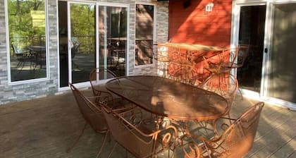 Red Cabin Sleep 16 Bachelor/Bachelorette Parties Welcome!