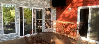 Red Cabin Sleep 16 Bachelor/Bachelorette Parties Welcome!