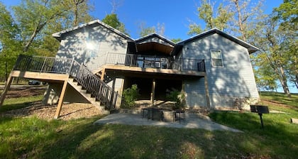 Grey Cabin Sleep 16- free VIP!