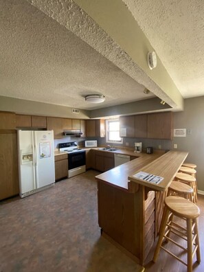 Private kitchen - Bungalow- Bachelor/Bachelorette parties welcomed! (Lake Ozark)