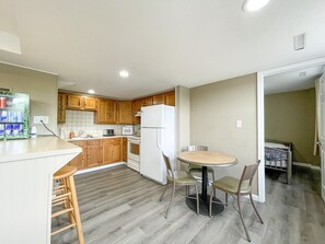 Fridge, dishwasher
