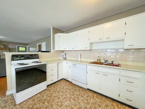 Kühlschrank, Geschirrspüler