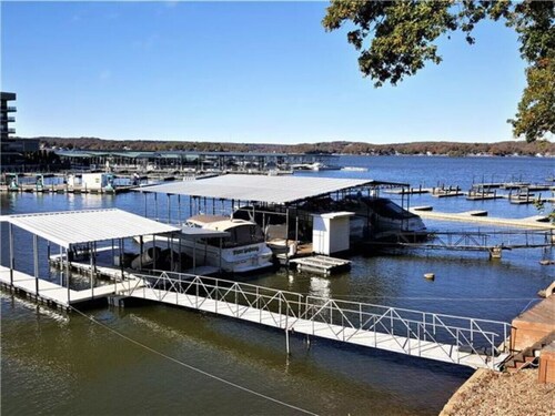 Lodge Sleep 16- Bachelor/Bachelorette Parties Welcome!