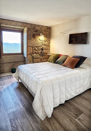 3 bedrooms, desk, iron/ironing board, free WiFi - Um Jardim em Monsanto (Monsanto)