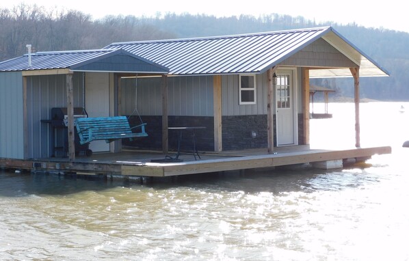 Exterior - Cozy house boat in delightful New Tazewell with AC, WiFi (New Tazewell)