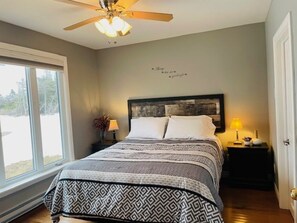 3 bedrooms, desk, iron/ironing board, free WiFi