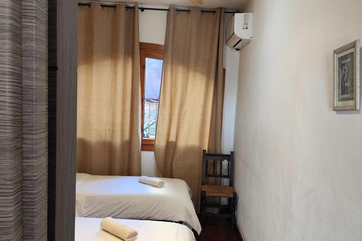 ENTRADA | 1 habitación, insonorización y wifi gratis