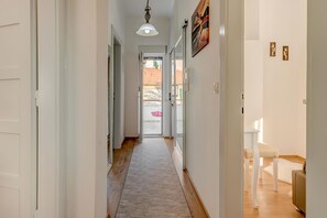 Lobby - Happy Home - Rental Residence (Split)