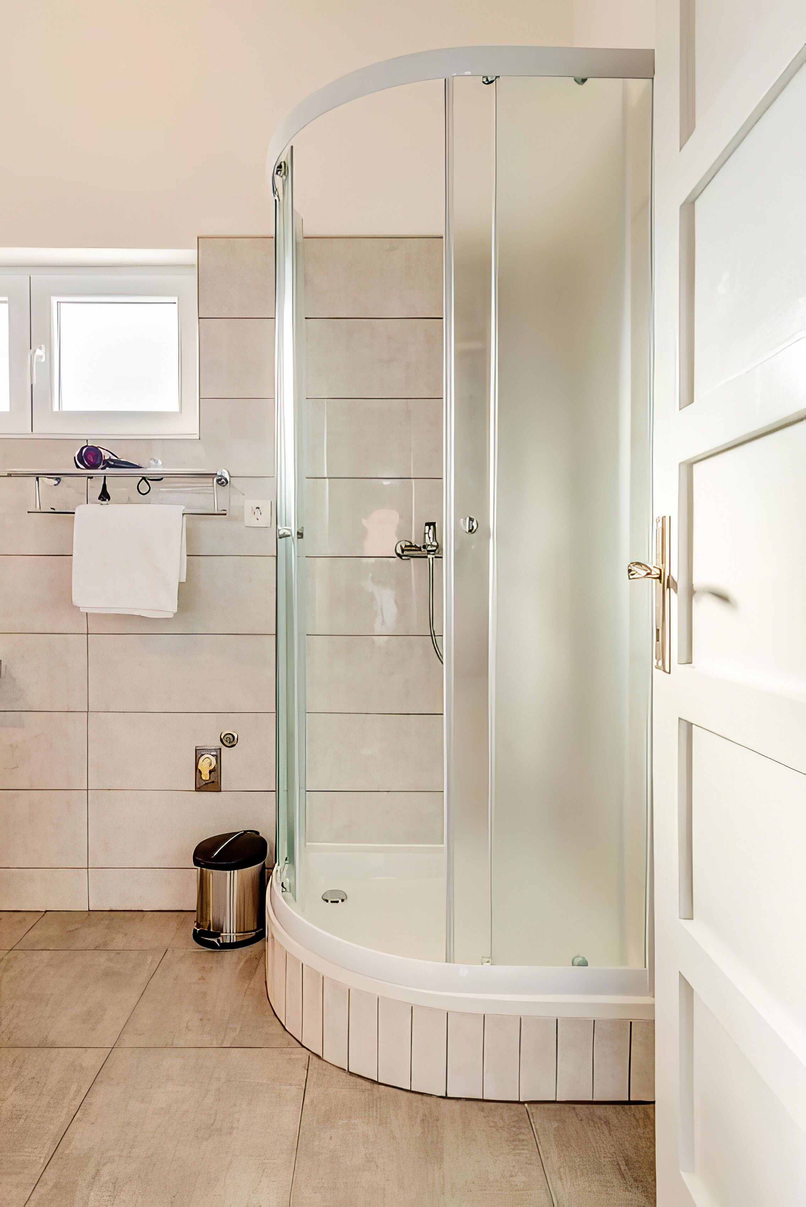 House | Bathroom | Shower, hair dryer, towels, soap