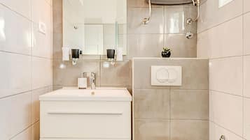 House | Bathroom | Shower, hair dryer, towels, soap