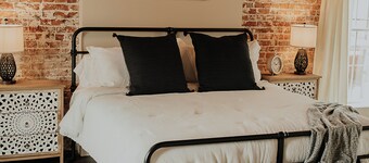 Charming renovated guesthaus in the heart of Historic Hermann.