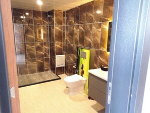 Shower, hair dryer, towels, soap - Chalet Khione (Metinoğlu Pansiyon) Sarıkamış (Sarikamis)