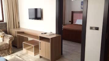 Deluxe Suite Room | Cofres nos quartos, Wi-Fi de cortesia