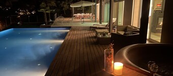 Blueview's in summer: pool, beach (200m) and big terrace with seaview. 