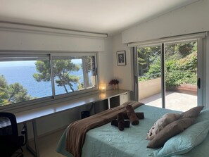 5 bedrooms, iron/ironing board, travel cot, WiFi