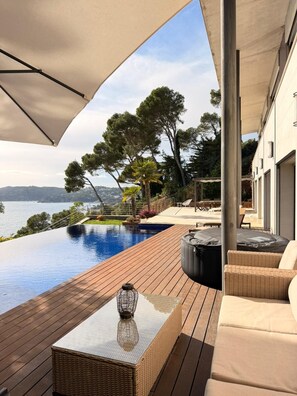 Outdoor pool - Sea Views. 5 Min Walk to Beach. Pool (Llafranc)