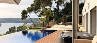 Sea Views. 5 Min Walk to Beach. Pool