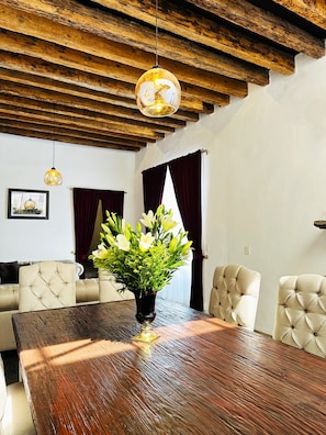 Presidential Suite | Premium bedding, down comforters, minibar, individually decorated - HOTEL BOUTIQUE CASONA 65 (Puebla)