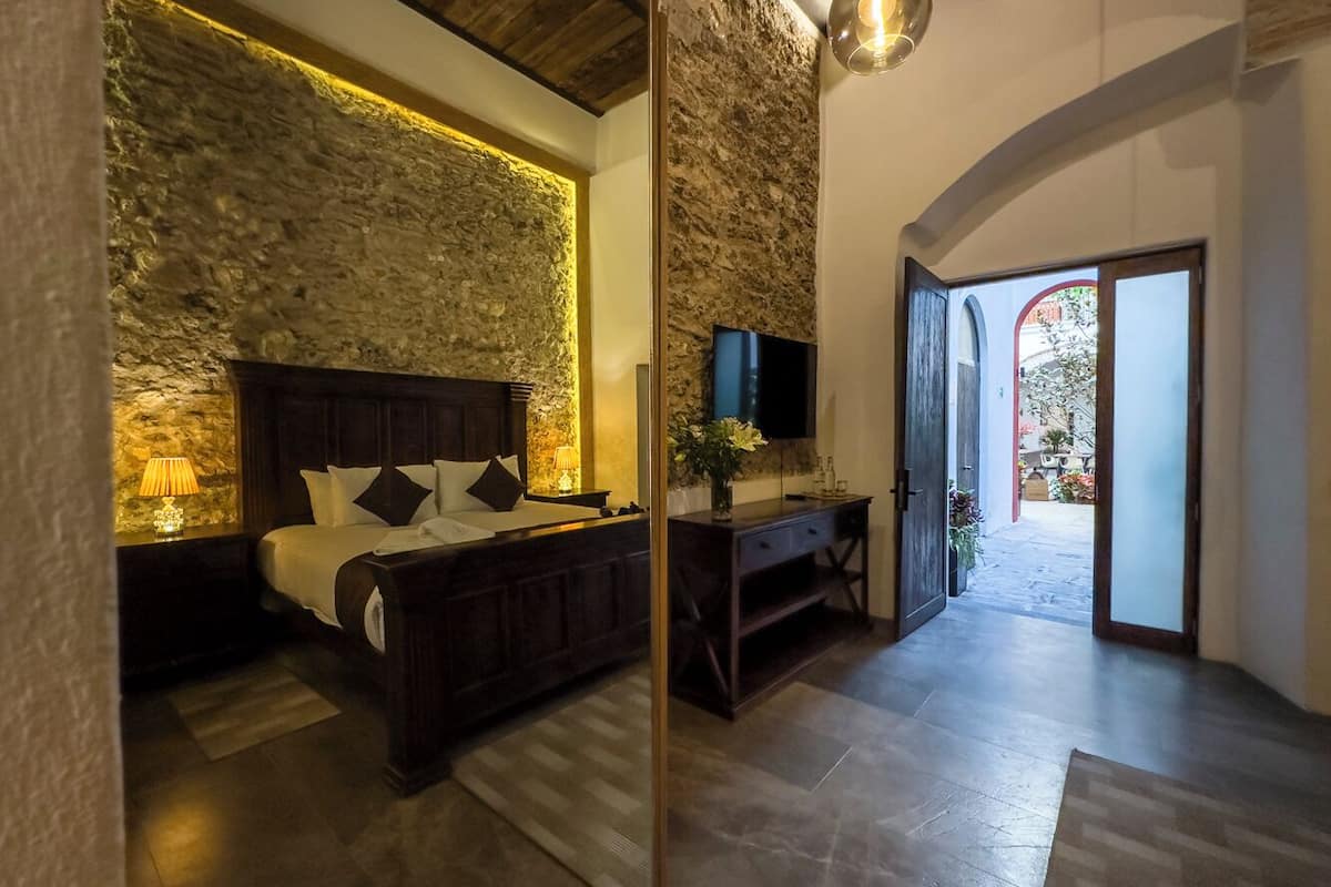 Junior Suite | Premium bedding, down comforters, minibar, individually decorated