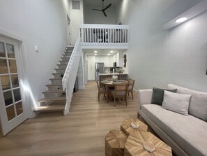 Smart TV, stereo - Naples Exclusive Luxury Townhouse (Naples)