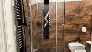 A modern bathroom with a glass-enclosed shower, a toilet, and a sink. - Ponte Vecchio｜Tower of Gelfi (Firenze)