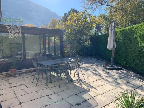 Elegant Villa close to Geneva city center- 4 bedrooms - full kitchen - free park