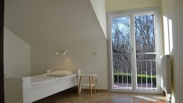 4 chambres, coffres-forts dans les chambres, bureau